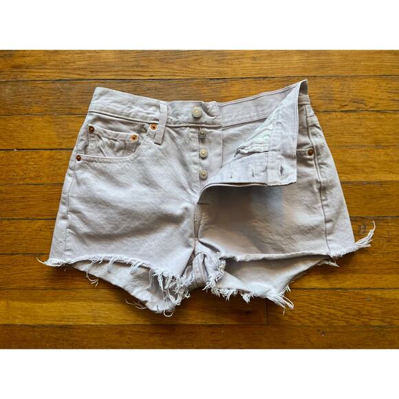 LEVI'S 501 Distressed Cream/Lavender Dyed Button-Fly Shorts sz W27 - Picture 2 of 10
